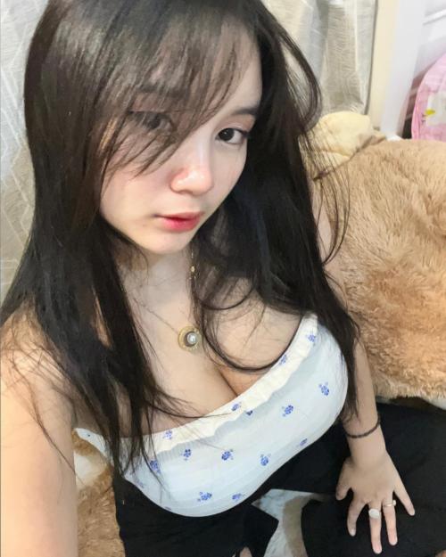 p5m1p690h3hup49tkaof_20950 - Indo Archive Potret selebgram Kienzy Mylien yang dikenal dengan gaya hot dan konten dewasa terselubung